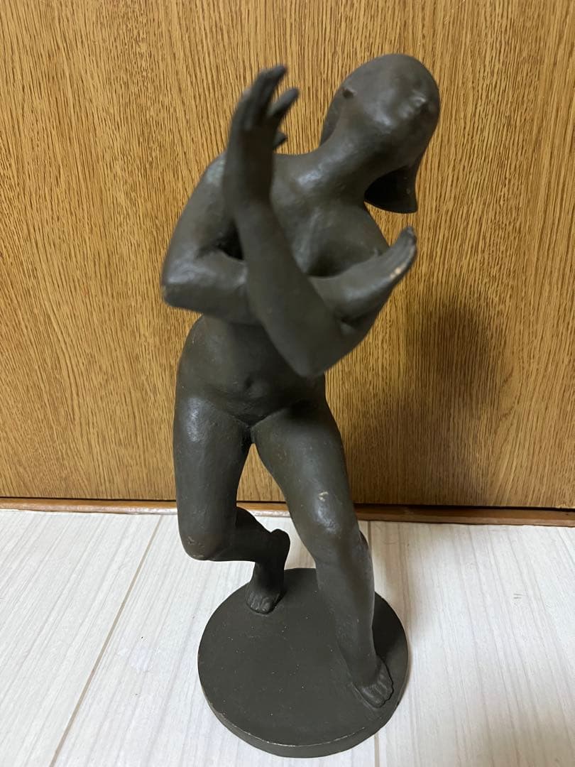 ブロンズ像　律動　館野弘青