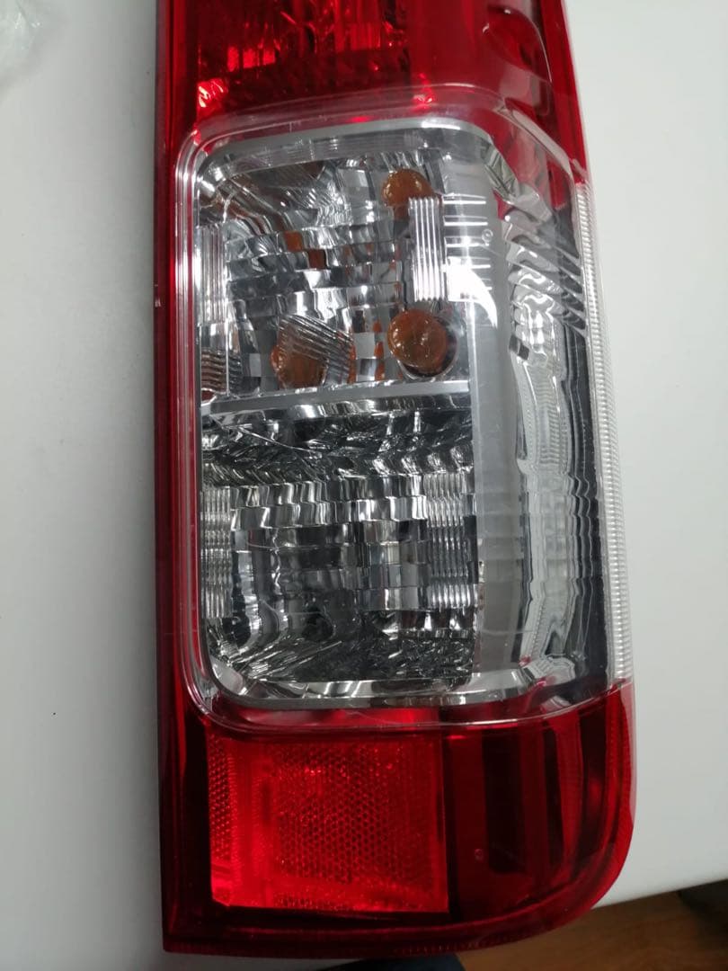 トヨタ 200系 ハイエース テールライト トヨタ 右テールランプ 12V 赤