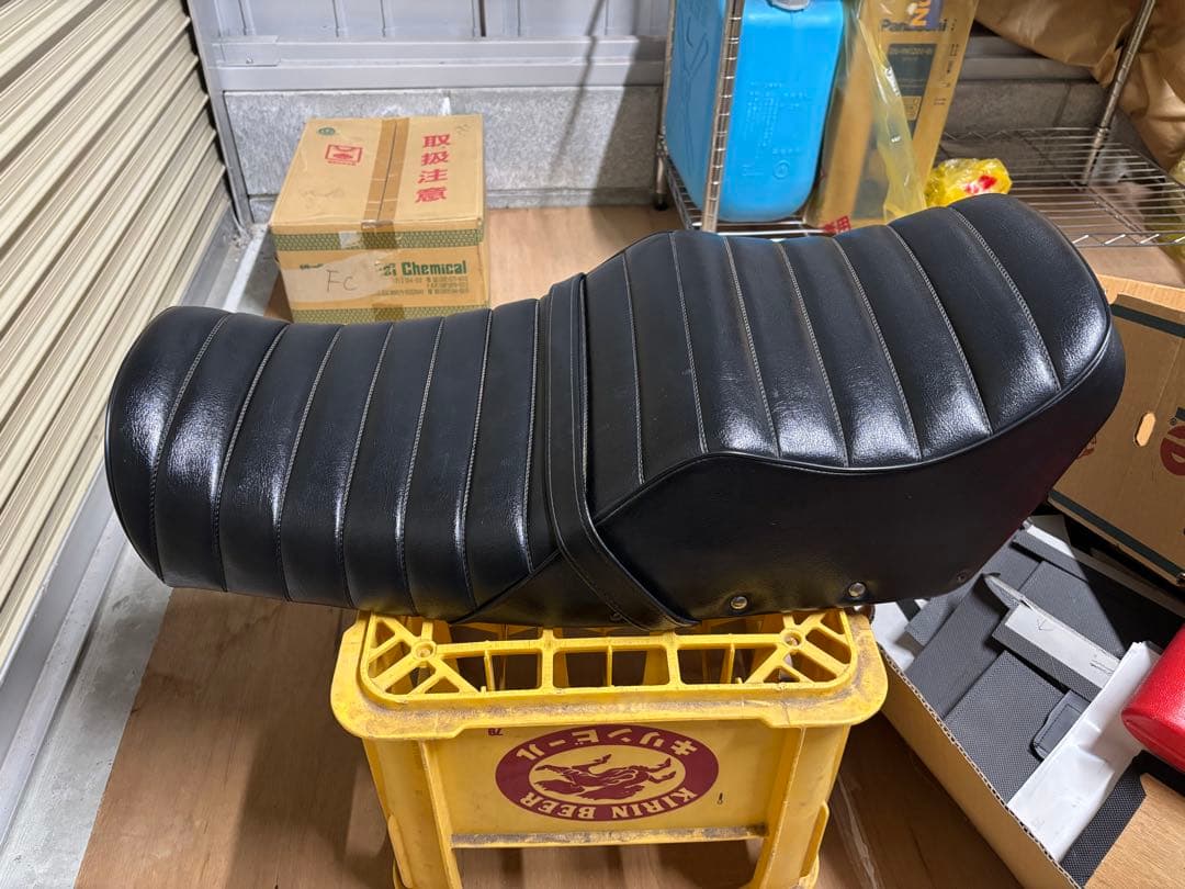 ゼファー χ タックロール シート　ドレミコレクション　バイク用シート 黒