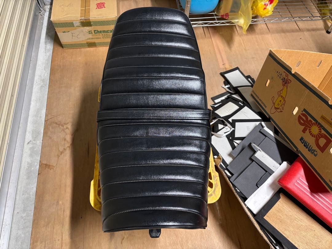 ゼファー χ タックロール シート　ドレミコレクション　バイク用シート 黒