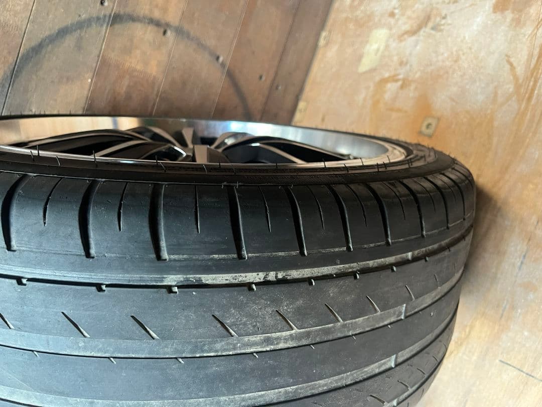 レオニスタイヤホイールセット　245/40R19 PCD 114 19X8J