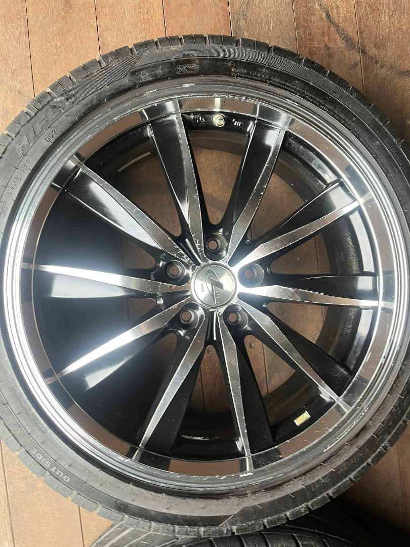 レオニスタイヤホイールセット　245/40R19 PCD 114 19X8J