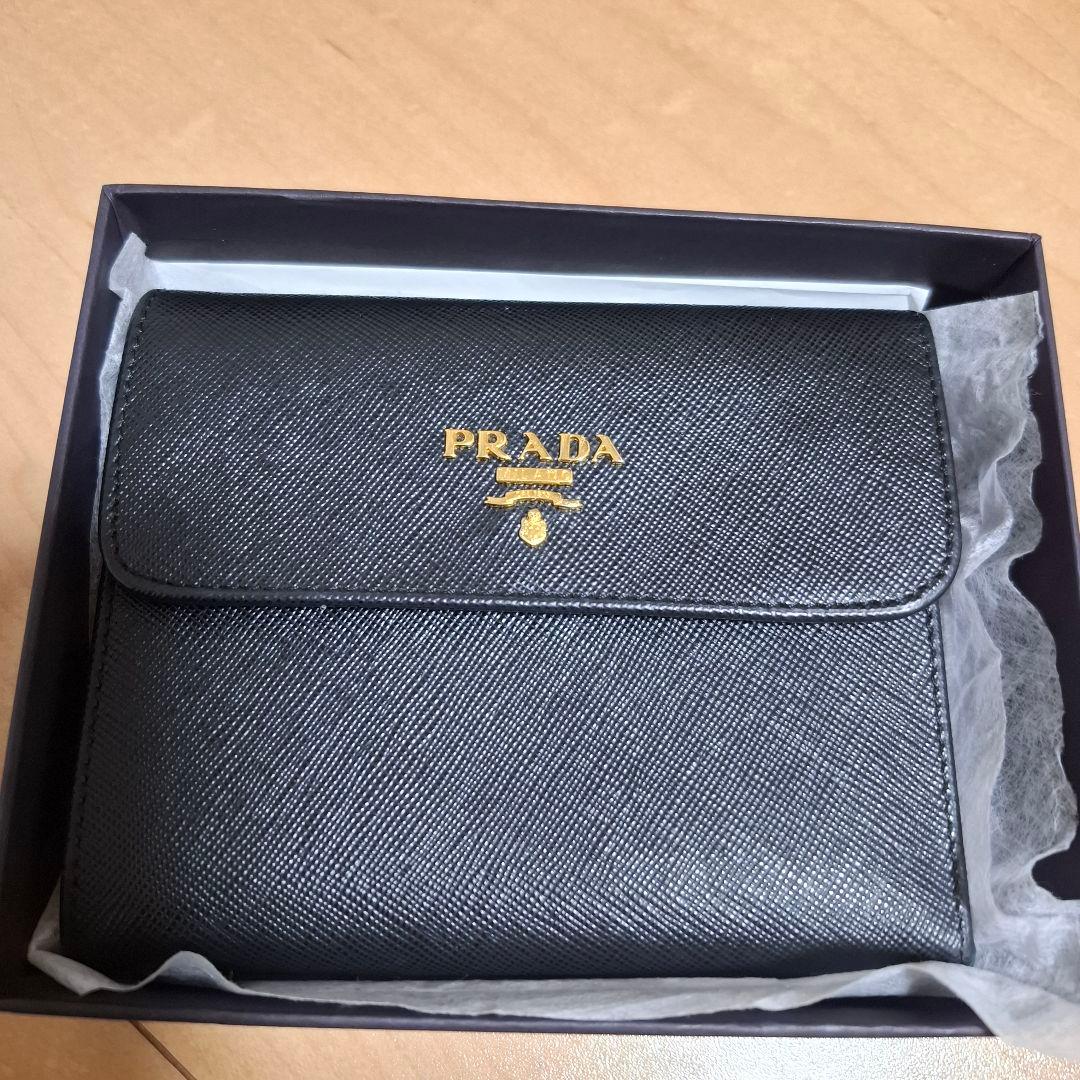 PRADA ブラック 三つ折り財布 箱付き