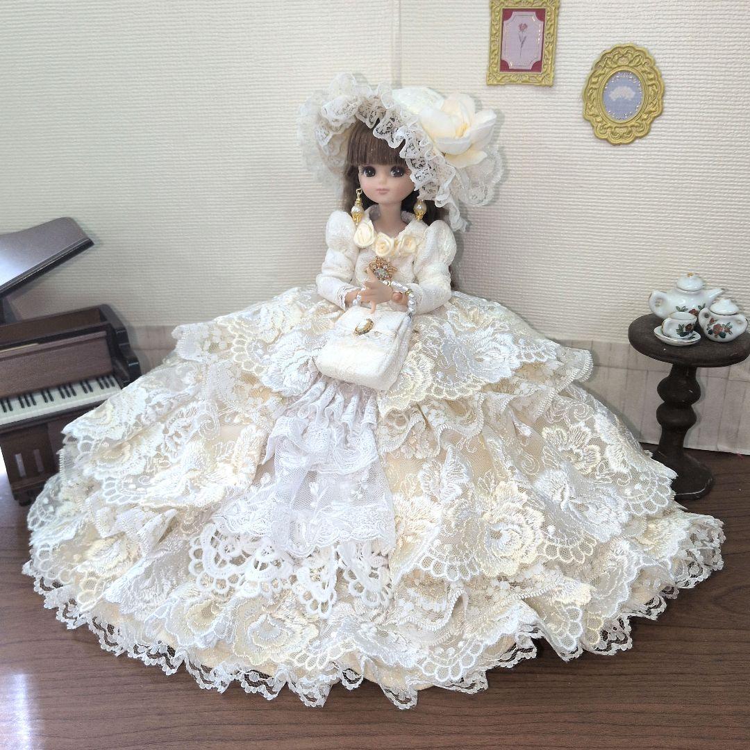 K*6様 ジェニーフレンド27cmドール服　春のおでかけ♡オフホワイトのドレス
