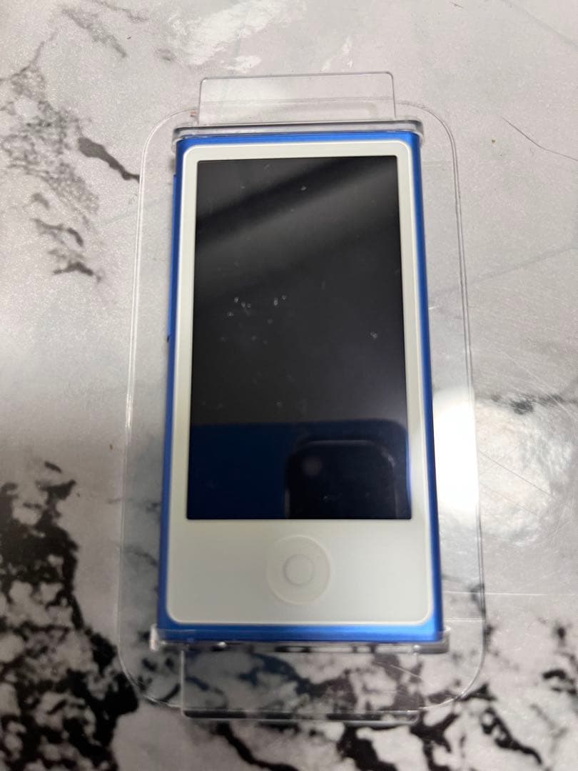 週末価格！中古iPod nano 第7世代 ブルー　16GB シリコンケース付き