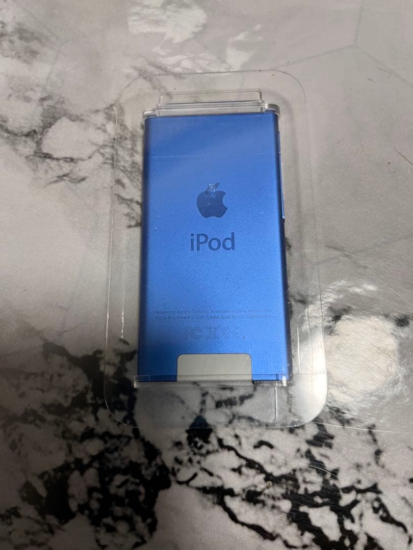 週末価格！中古iPod nano 第7世代 ブルー　16GB シリコンケース付き