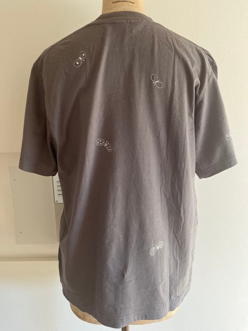 【ミナペルホネン】グレー 半袖Tシャツ 蝶の刺繍