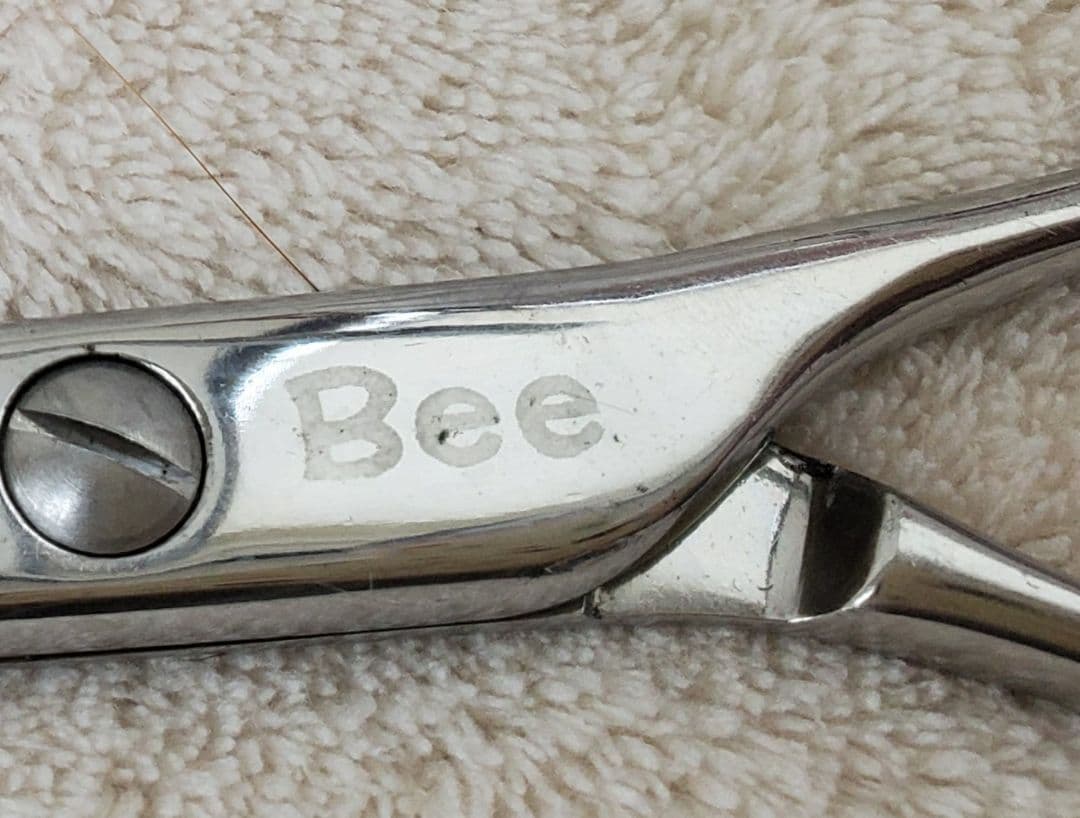 トリミングシザー Bee APIS70