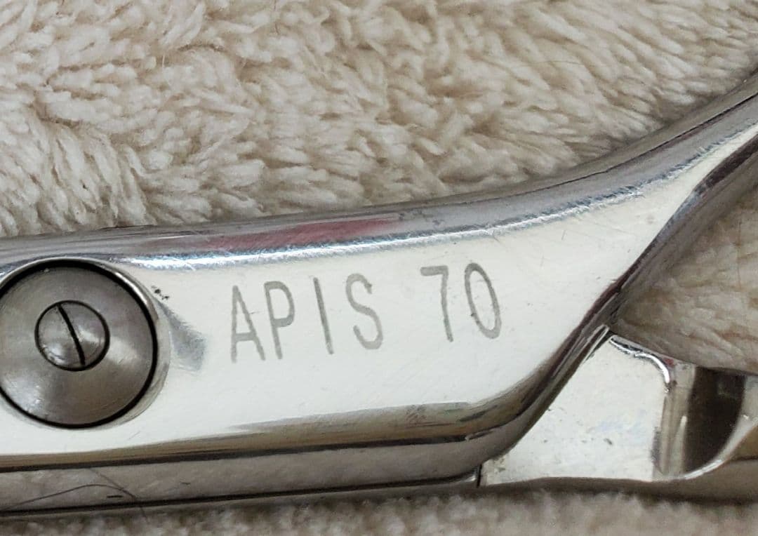 トリミングシザー Bee APIS70