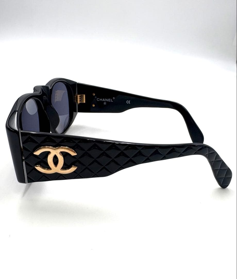 CHANEL サングラス　ブラック ココマーク　マトラッセ イタリア製　ケース付