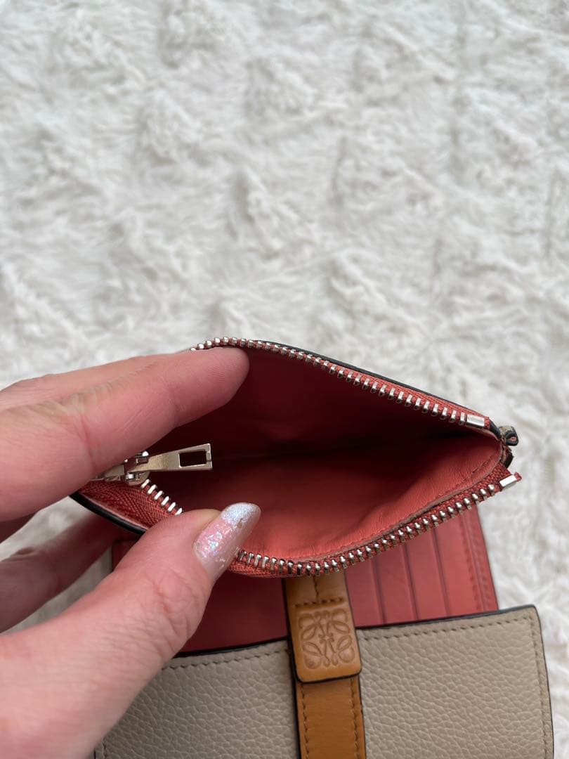 LOEWE ロエベ 二つ折り財布 レザー ベージュ 美品 シリアル刻印あり