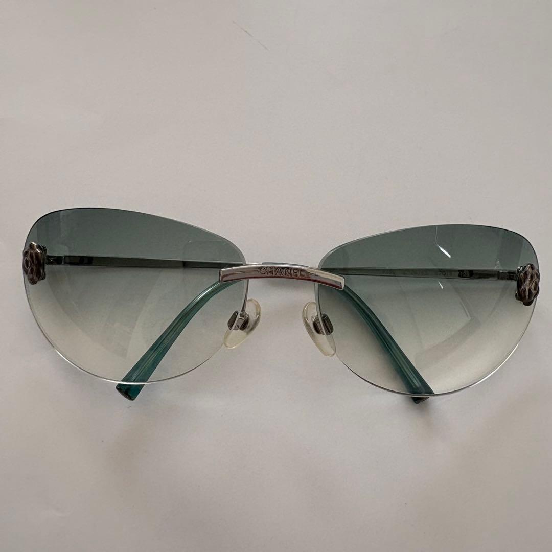 シャネル CHANEL 4084 カメリア　サングラス　リムレス緑