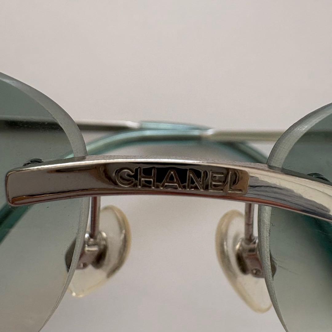 シャネル CHANEL 4084 カメリア　サングラス　リムレス緑