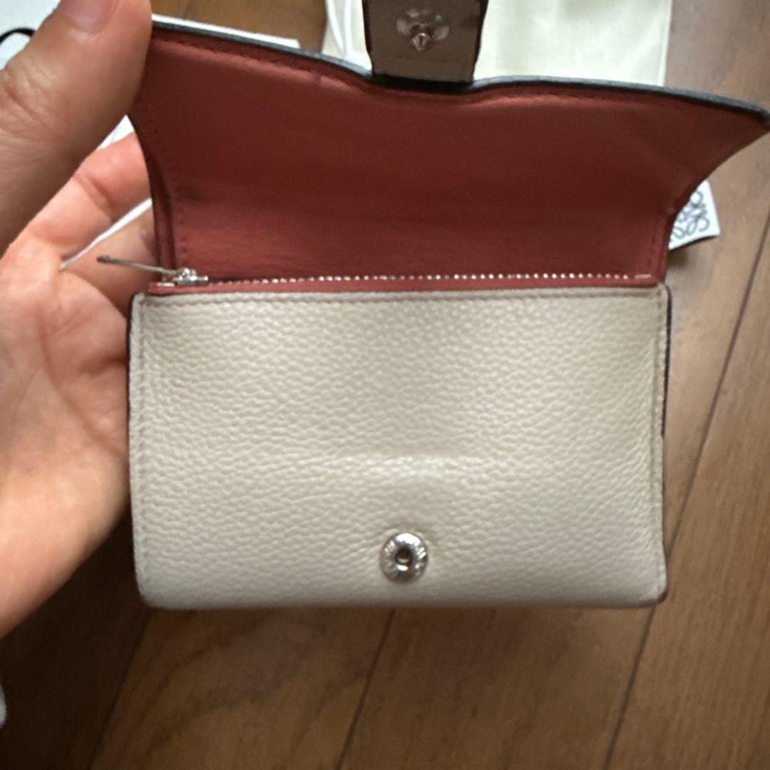 LOEWE ベージュ レザー 三つ折り財布