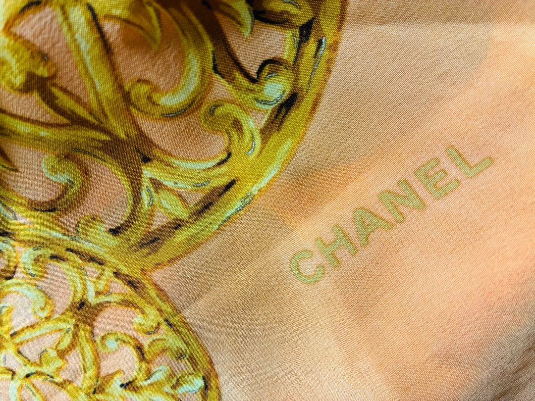 CHANEL カラフル宝石模様ストール
