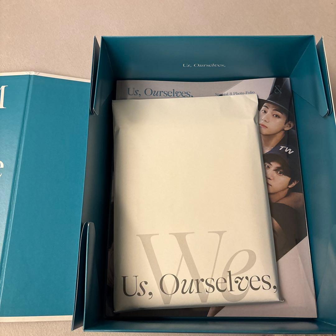 BTS Us, Ourselves, フォトブック