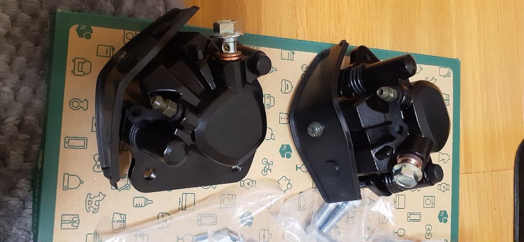 GS、GSX系フロントキャリパー左右