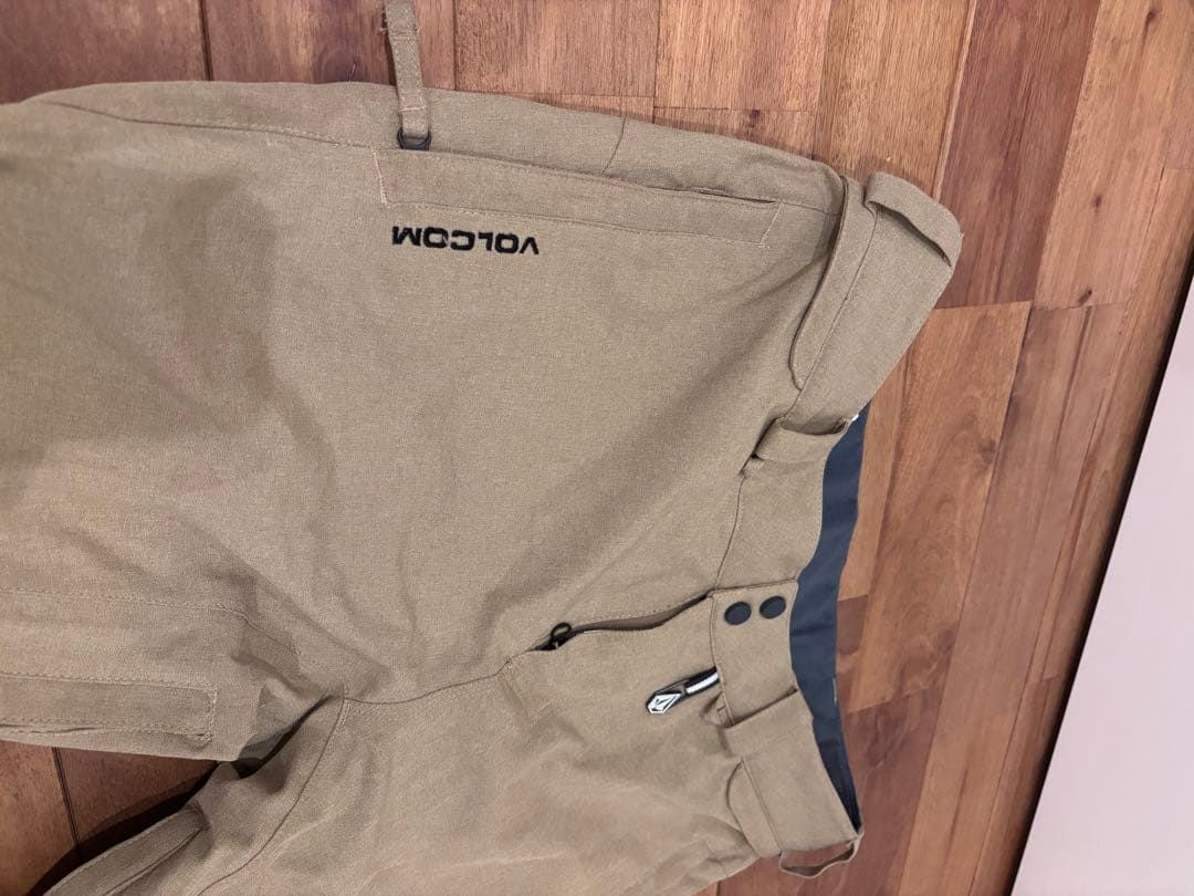 VOLCOM ほぼ未使用　スノーボード ウエア　パンツ