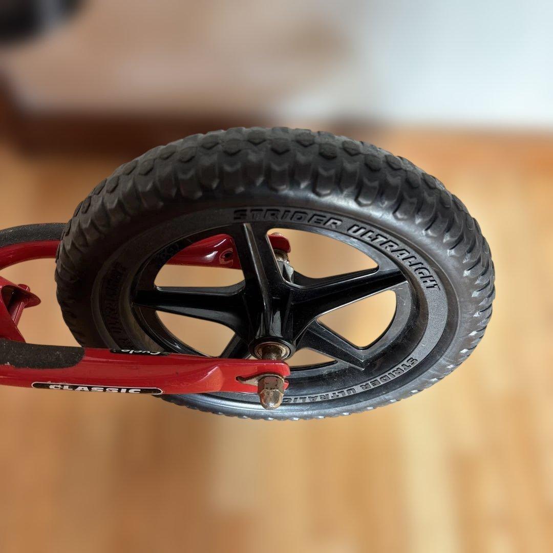 ストライダー クラシックモデル レッド 正規品　赤　キックバイク