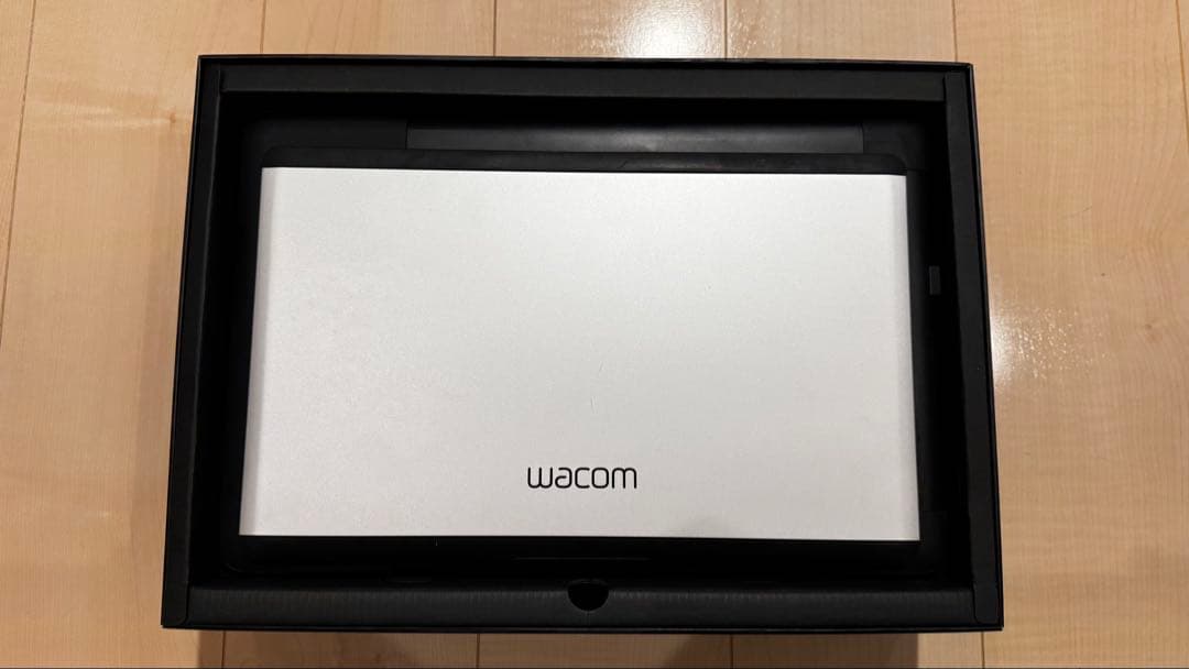 Wacom Cintiq 13HD DTK-1300 液晶ペンタブレット本体