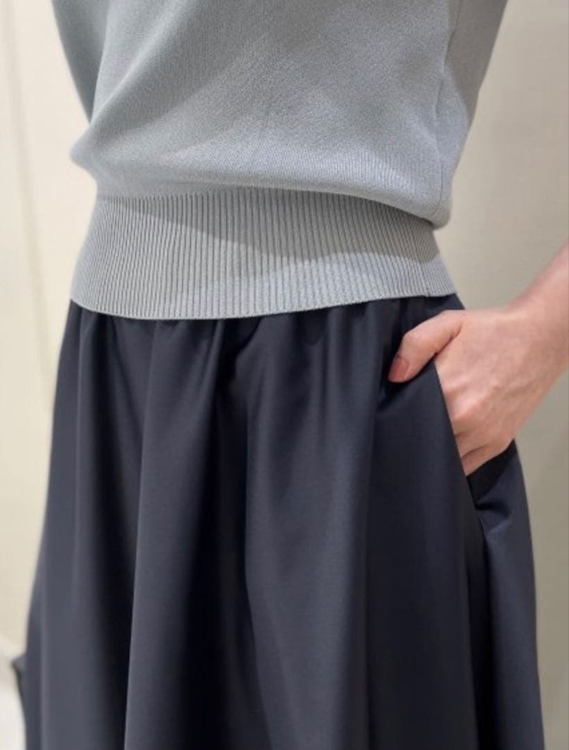 最終値下美品アベニールエトワール ウエストゴムフレアスカート黒３０サイズ