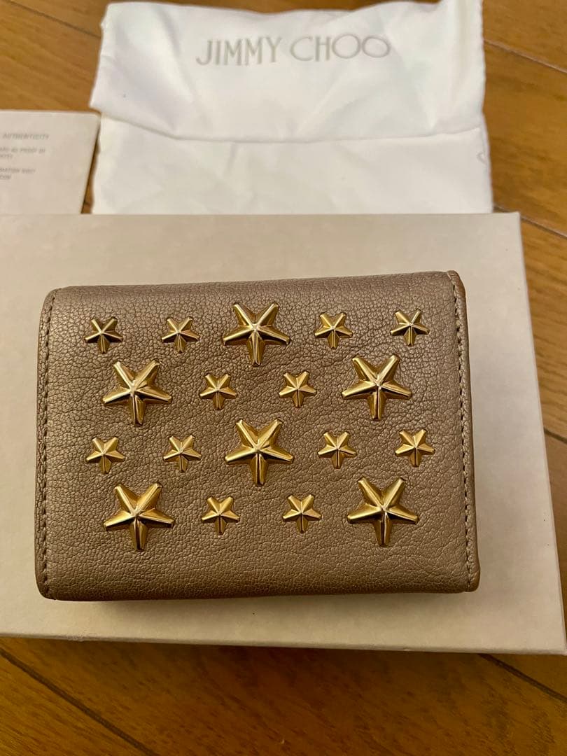 カズ　　JIMMY CHOO 星型スタッズ 三つ折り財布