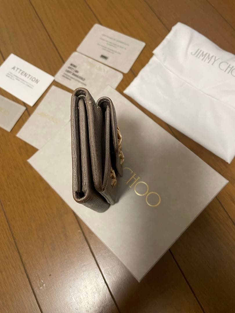 カズ　　JIMMY CHOO 星型スタッズ 三つ折り財布