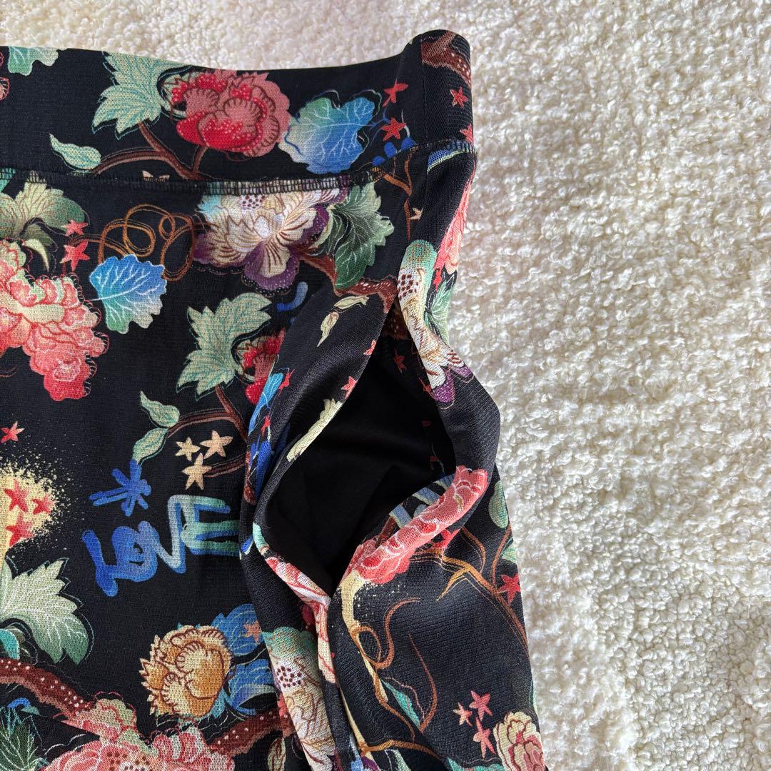 VIVIENNE TAM ヴィヴィアンタム 花柄スカート38 黒 総柄【極美品】