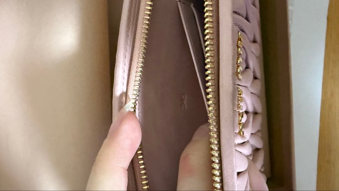 miu miu ピンクレザー財布