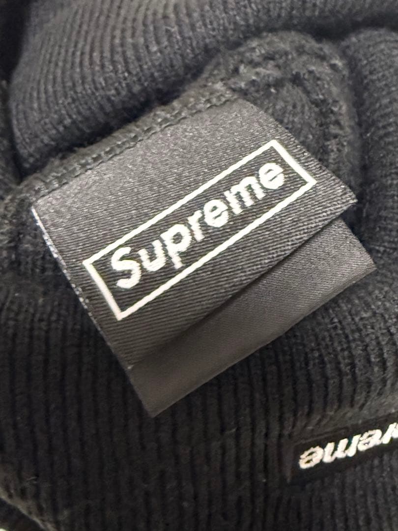 Supreme × New Era ビーニー ブラック Sロゴ 刺繍 ニット帽