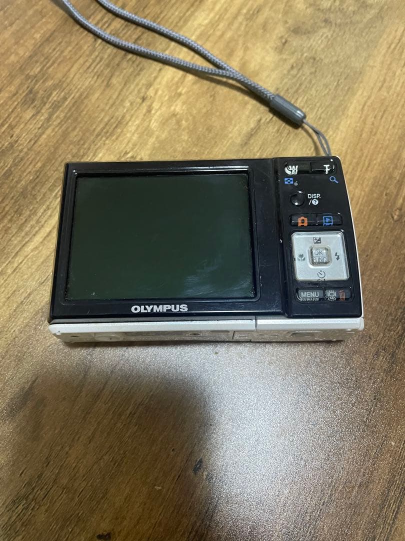 デジタルカメラ　OLYMPUS CAMEDIA FE-46　ホワイト