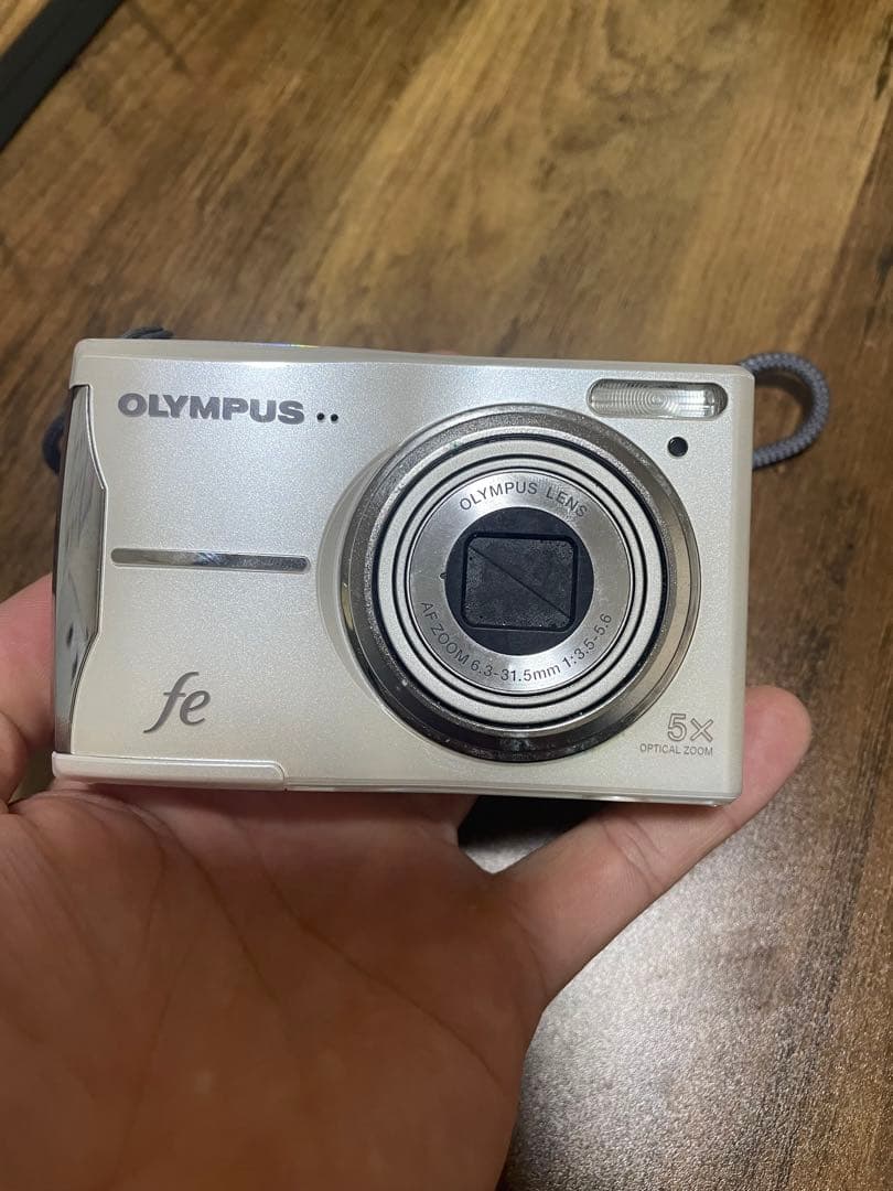 デジタルカメラ　OLYMPUS CAMEDIA FE-46　ホワイト