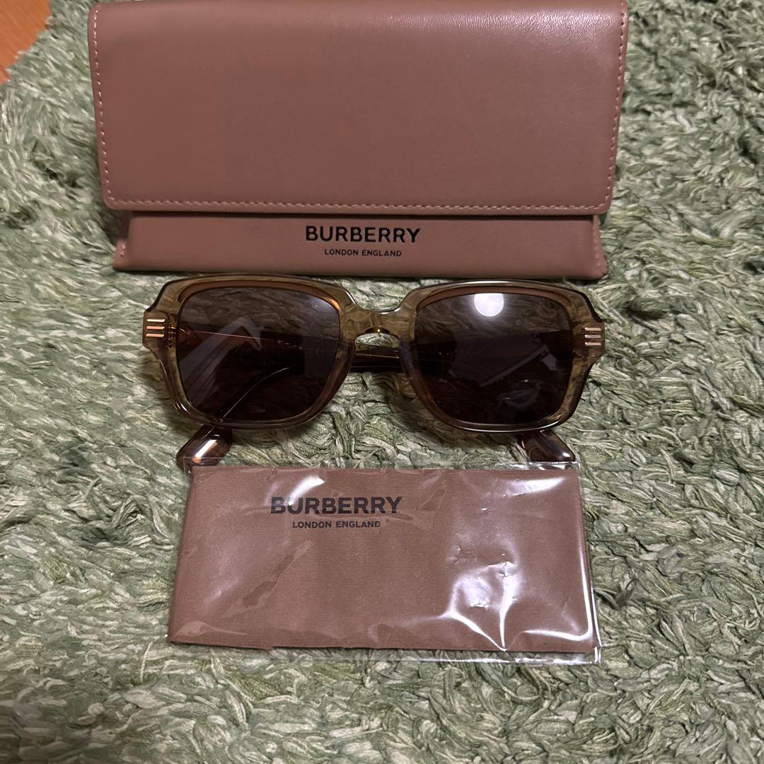 Burberryサングラス