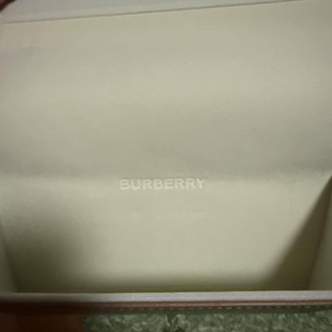 Burberryサングラス