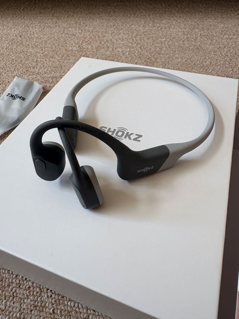 【新品同様】SHOKZ　ブルートゥースイヤホン 耳かけ型 骨伝導 OpenRun