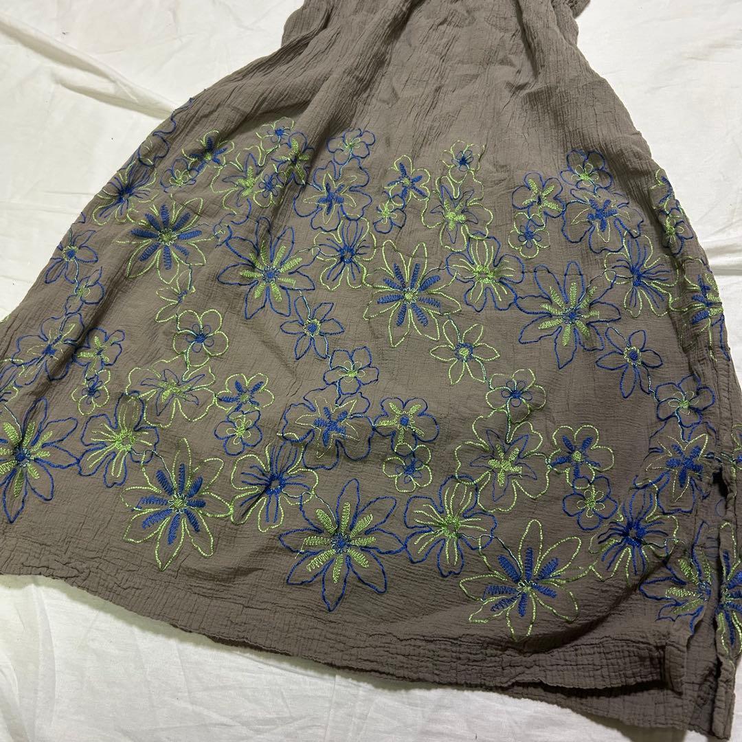 イッセイミヤケ　花柄刺繍 ノースリーブ ひざ丈ワンピース