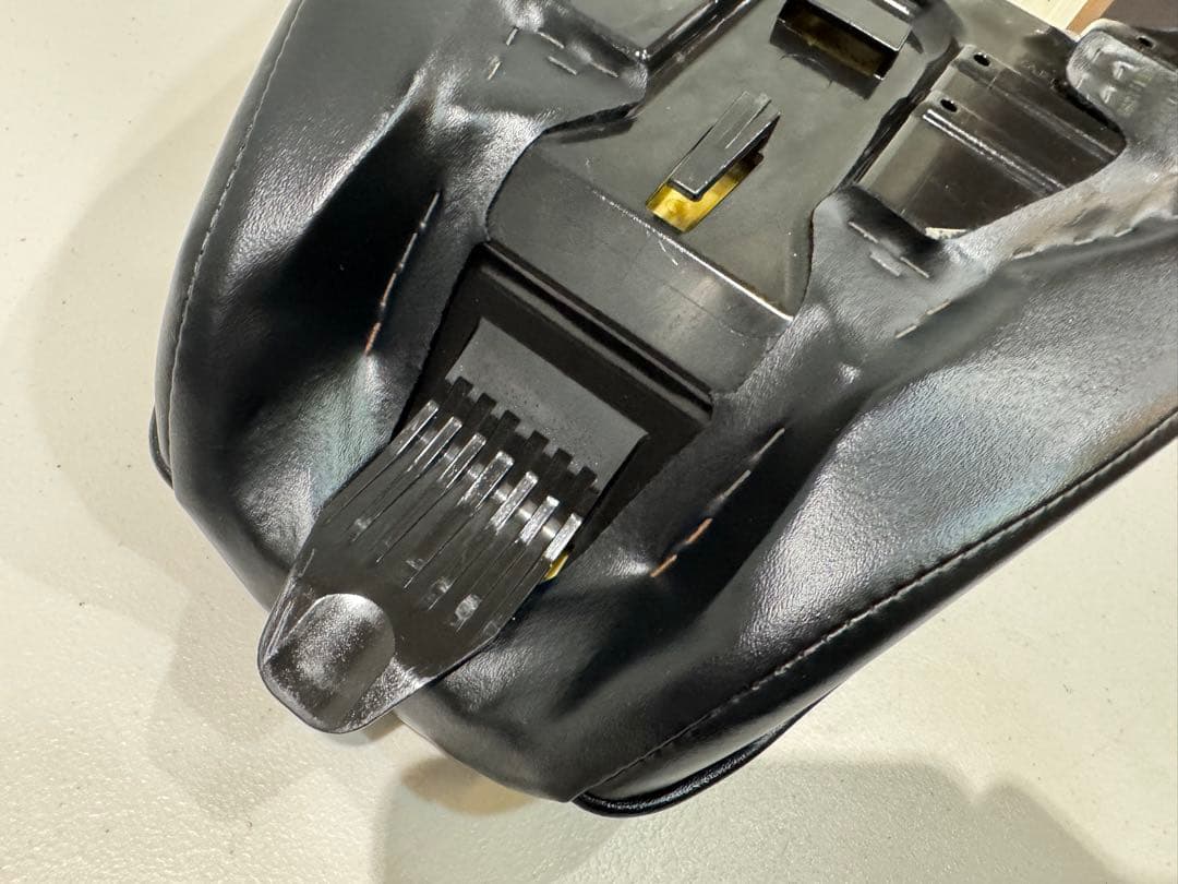 イ*シ様 美品　スポーツスター　ハーレー　純正　ソロシート　XL1200NS 8