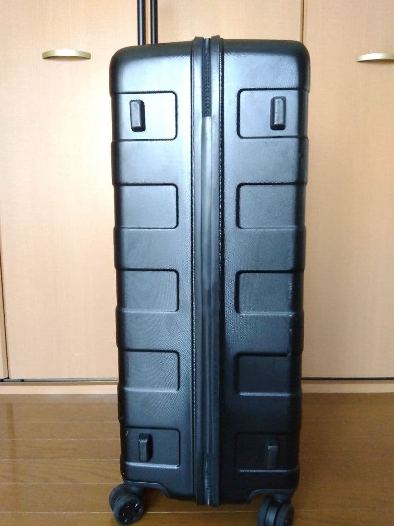 無印良品　黒 ハードキャリーケース 大型 104リットル　TSAロック 4輪
