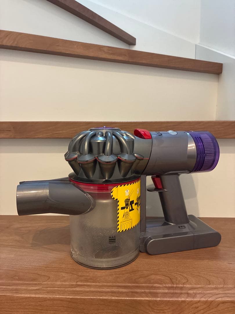 Dyson ダイソン V8 Slim Fluffy コードレス掃除機【一部新品】