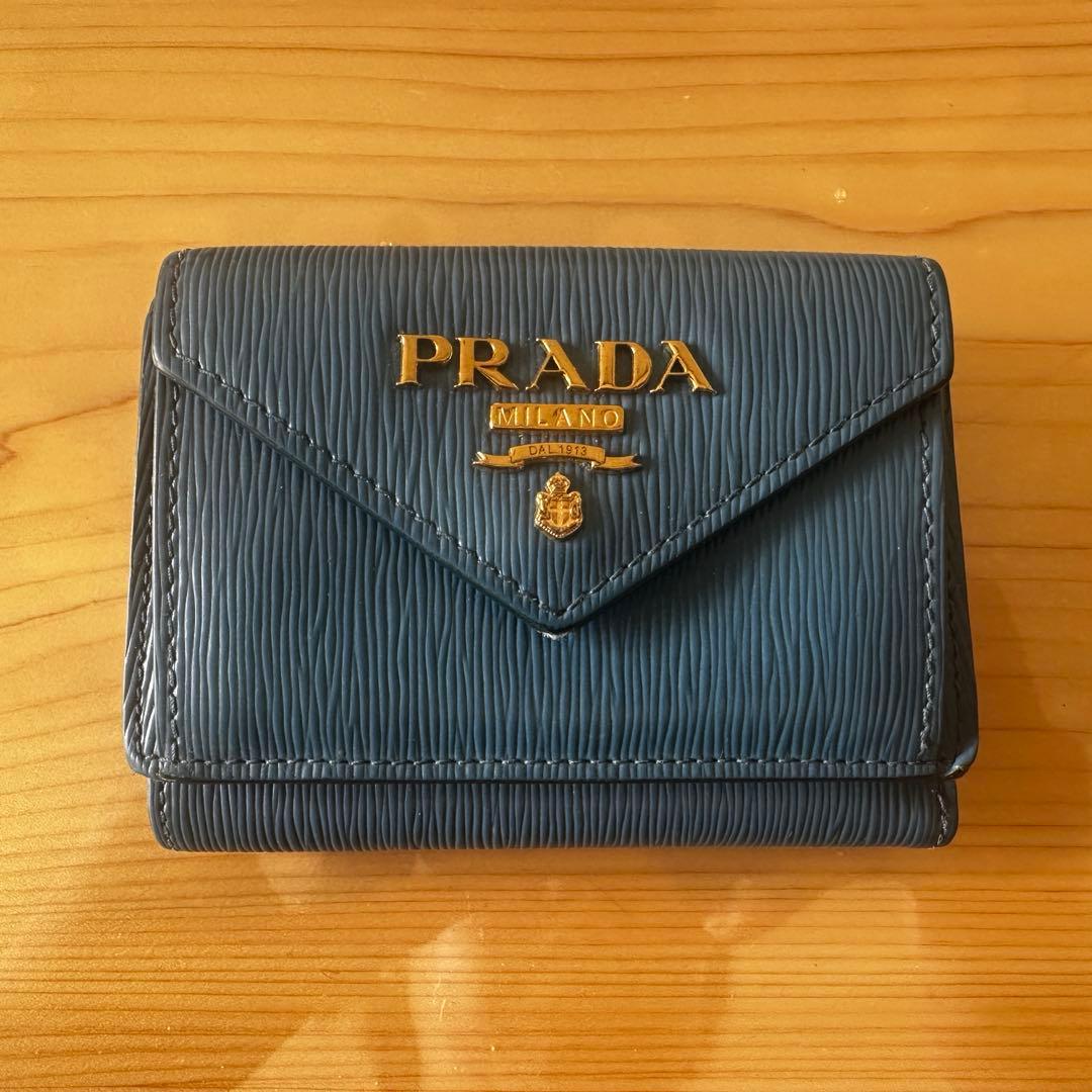 PRADA プラダ 三つ折り財布 サフィアーノ レザー ブルー ゴールド金具