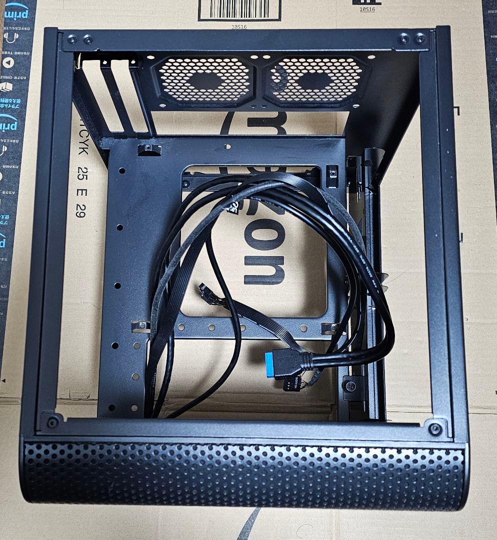 Thermaltake Core V1 変則2面窓仕様 Noctuaファン2基付