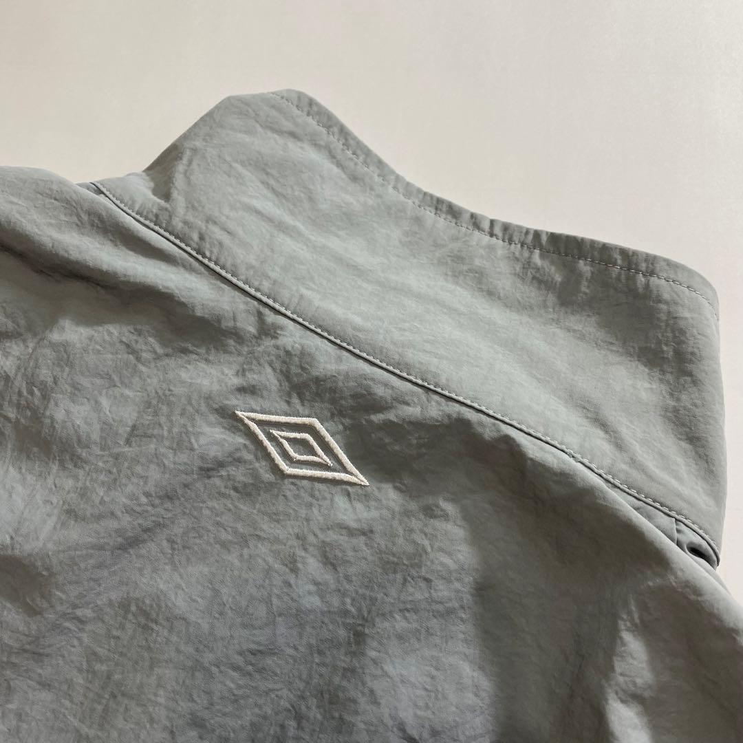 UMBRO アンブロ フリークスストア ナイロン ベスト グレー 短丈