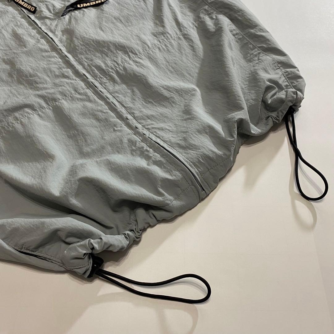 UMBRO アンブロ フリークスストア ナイロン ベスト グレー 短丈