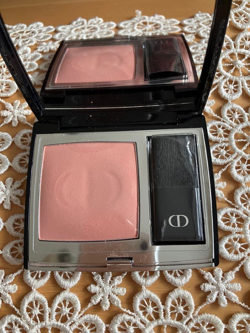 Dior ディオールスキンルージュブラッシュ　ピーチコロールサテン732限定色