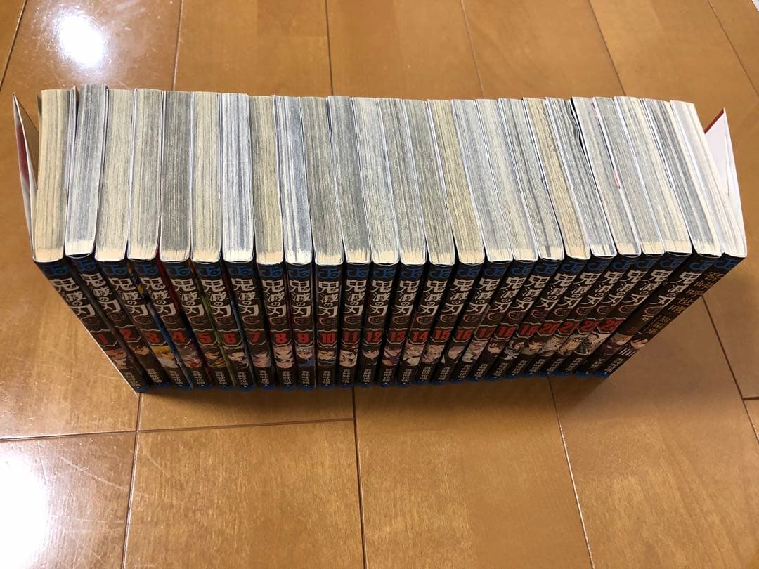 鬼滅の刃 全23巻セットと外伝２種類の 計25冊セット。
