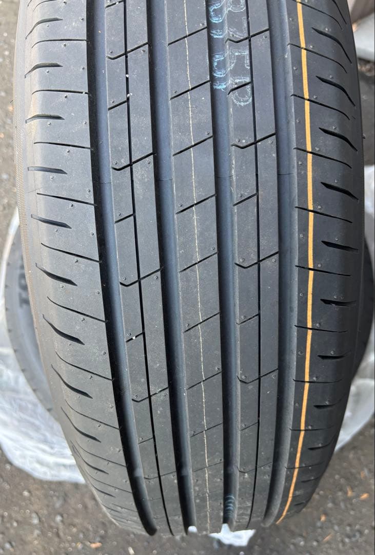 No. ② 40系アルファード 純正タイヤ 2本セット　225/60R18
