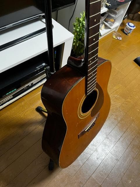 「れ様」Yamaha fg-160 抜群の鳴り　音押し出しが強くいいギターです