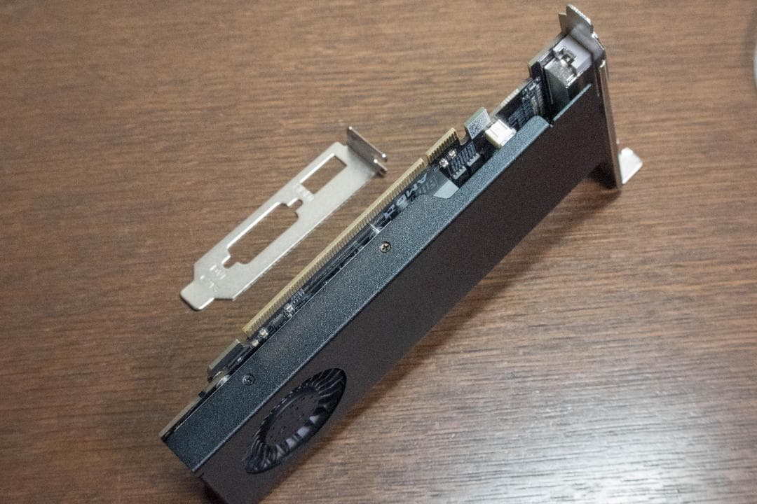 Radeon RX550 4GB ロープロファイル・補助電源不要 1スロット対応