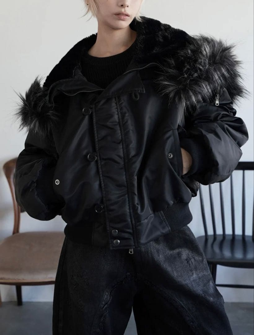 【chikashitsu+】N-2B cropped hood blouson