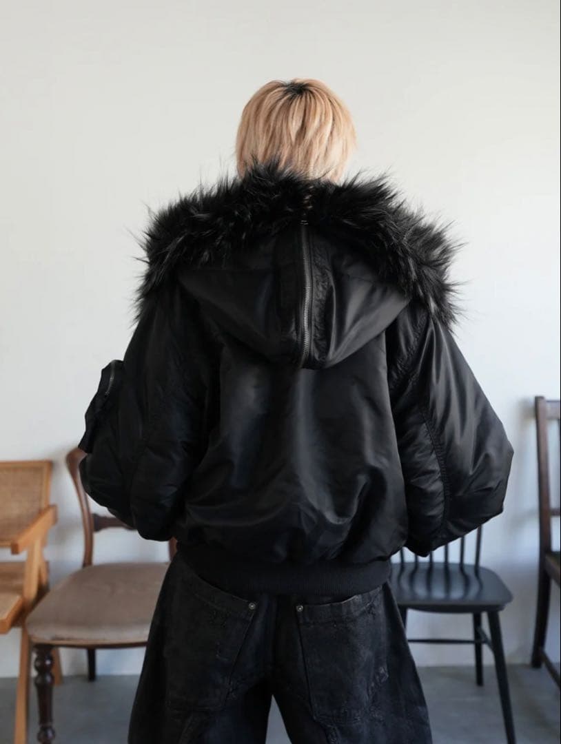 【chikashitsu+】N-2B cropped hood blouson